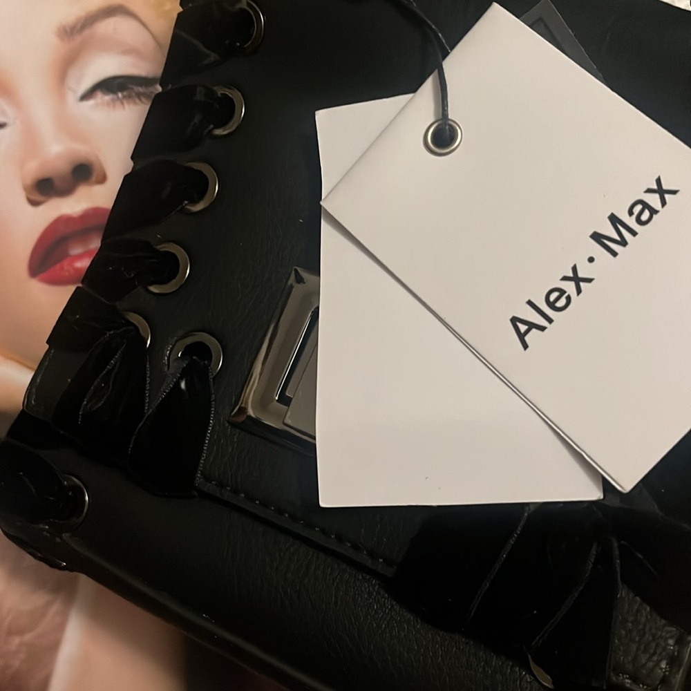 🖤💭🖤• 💄 Alex Max x Chained Love… Vibes 💄